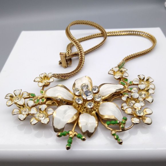 Vintage White Flowers Statement Choker, Gold Tone Chain Necklace with Enamel and - Picture 4 of 7